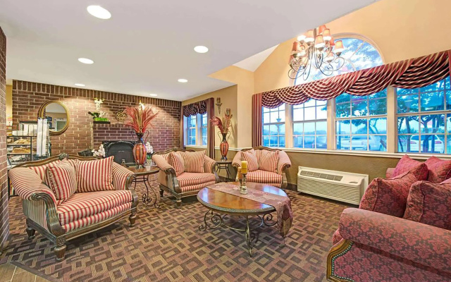 photo 2 of Super 8 by Wyndham San Antonio Downtown NE