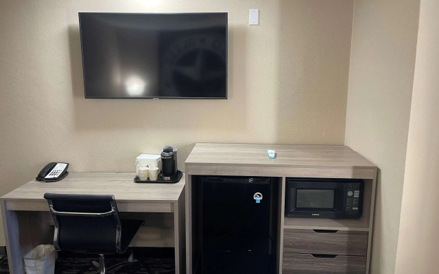 photo 3 of Super 8 by Wyndham San Antonio Downtown NE