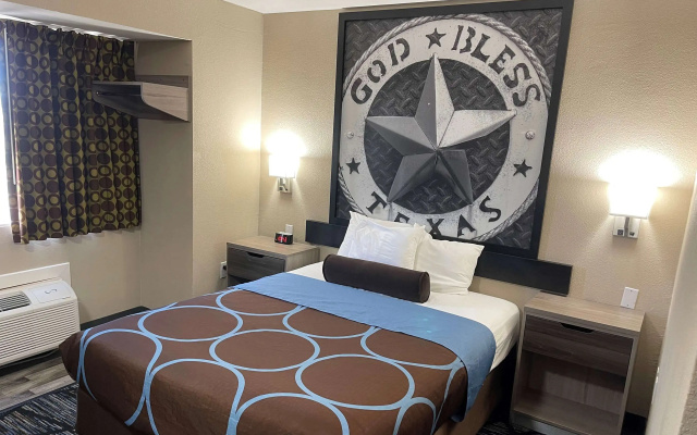 photo 4 of Super 8 by Wyndham San Antonio Downtown NE