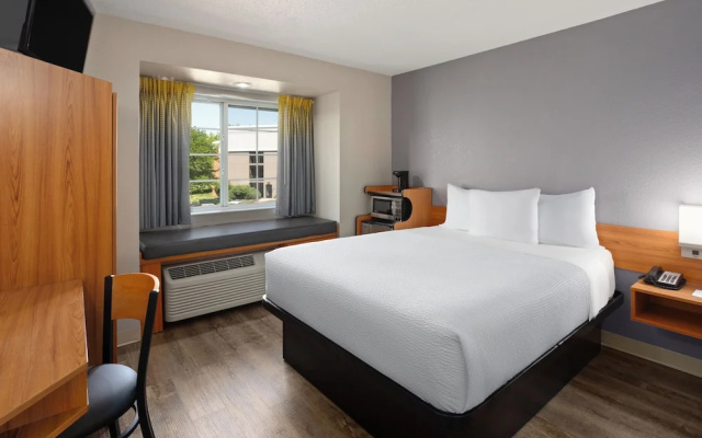 photo 2 of Microtel Inn And Suites By Wyndham Ann Arbor