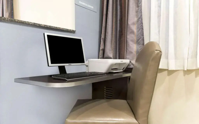 photo 2 of Microtel Inn & Suites By Wyndham Baton Rouge Airport