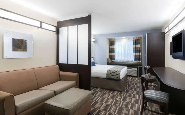 photo 3 of Microtel Inn & Suites By Wyndham Baton Rouge Airport