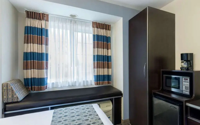 photo 4 of Microtel Inn & Suites By Wyndham Baton Rouge Airport