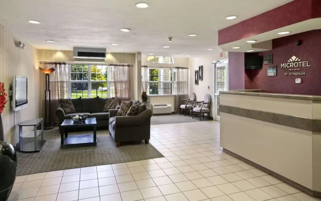 photo 2 of Microtel Inn & Suites Baton Rouge Airline Hwy