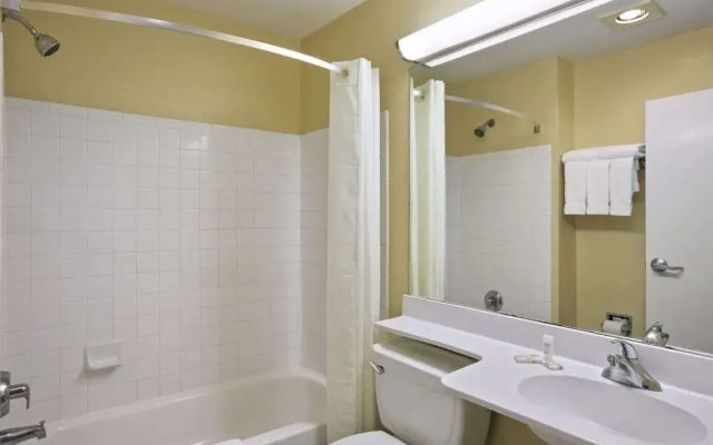 photo 5 of Microtel Inn & Suites Baton Rouge Airline Hwy