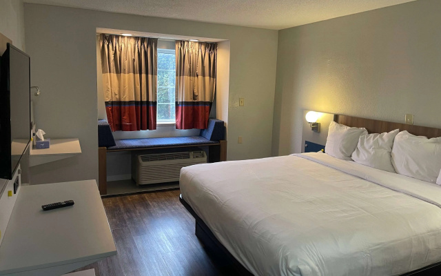 photo 3 of Microtel Inn by Wyndham Atlanta Airport
