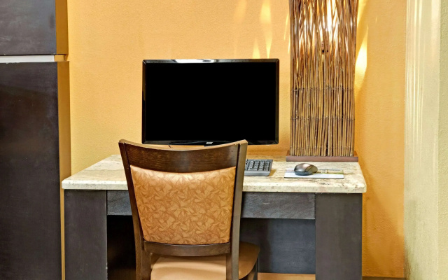 photo 4 of Microtel Inn by Wyndham Charlotte/University Place