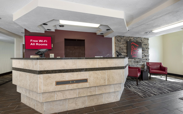 photo 2 of Red Roof Inn Springfield, MO