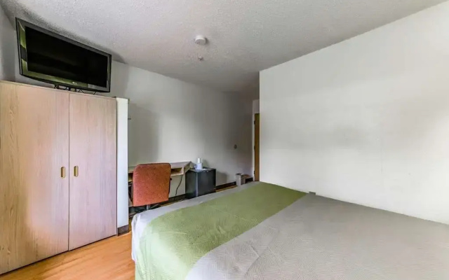 photo 4 of Motel 6 Charlotte - University