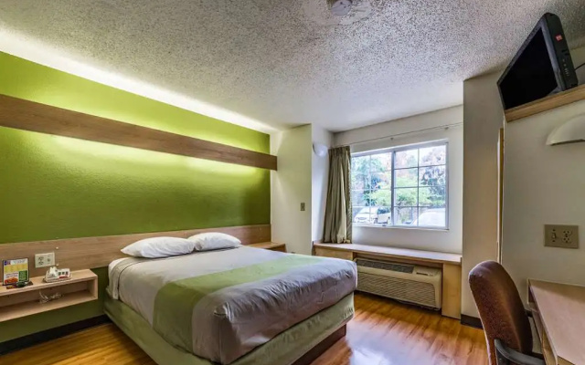 photo 5 of Motel 6 Charlotte - University