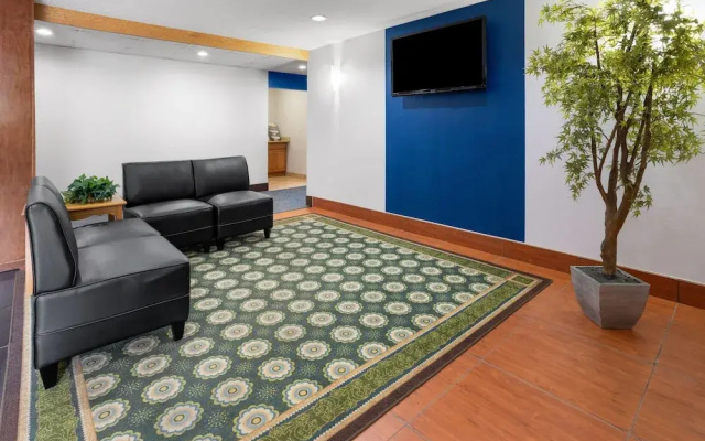 photo 3 of Microtel Inn & Suites by Wyndham Albany Airport