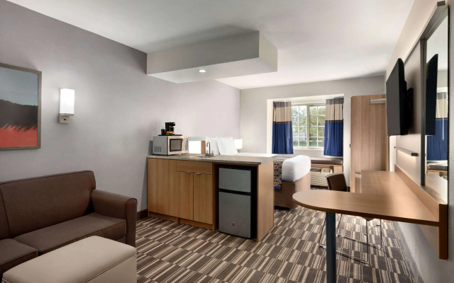 photo 4 of Microtel Inn & Suites by Wyndham Baton Rouge