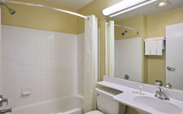 photo 5 of Microtel Inn & Suites by Wyndham Baton Rouge