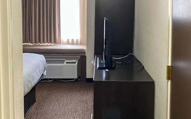 photo 4 of Microtel Inn & Suites by Wyndham Decatur