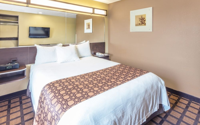 photo 3 of Microtel Inn & Suites by Wyndham Kalamazoo