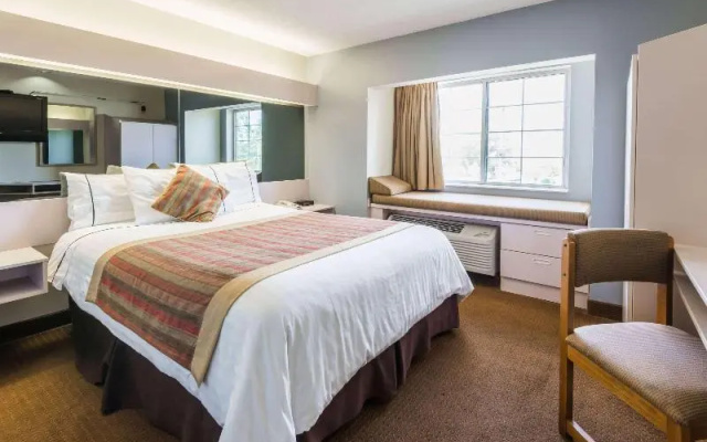 photo 2 of Microtel Inn & Suites by Wyndham Kansas City Airport