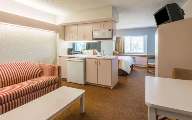 photo 3 of Microtel Inn & Suites by Wyndham Kansas City Airport