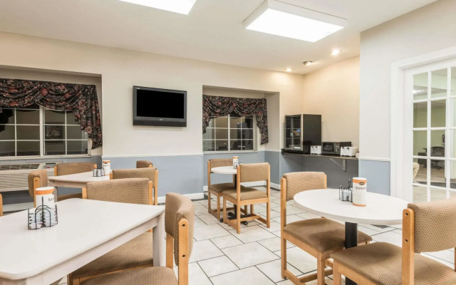 photo 4 of Microtel Inn & Suites by Wyndham Kansas City Airport