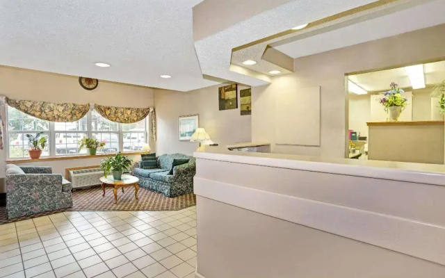 photo 2 of Microtel Inn & Suites by Wyndham Raleigh Durham Airport