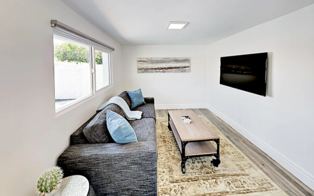 photo 3 of Mid Century Modern Home 3 Bedrooms 2 Bathrooms Home