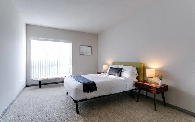 photo 2 of Mid-Century Design In Venice Beach / MDR - 3 Beds!