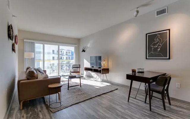 photo 3 of Mid-Century Design In Venice Beach / MDR - 3 Beds!