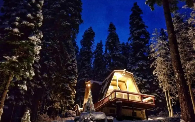 photo 5 of Midnight by Avantstay Remodeled Alpine Meadows A-frame