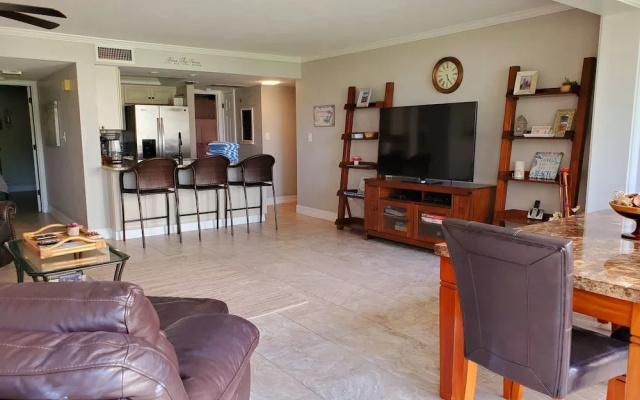 photo 2 of Midnight Cove Ii 512f - Close To The Pool! 2 Bedroom Home