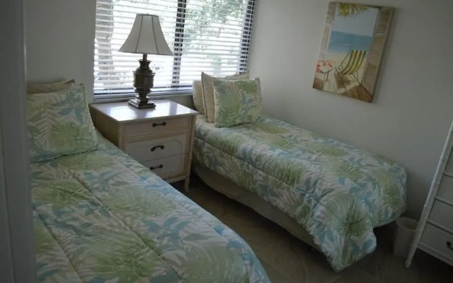 photo 2 of Midnight Cove Ii 724f - Great Rental With Pool View! 2 Bedroom Condo