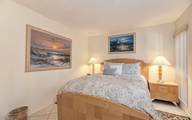 photo 3 of Midnight Cove Ii 810f - Roomy Bayside By Lagoon 2 Bedroom Condo