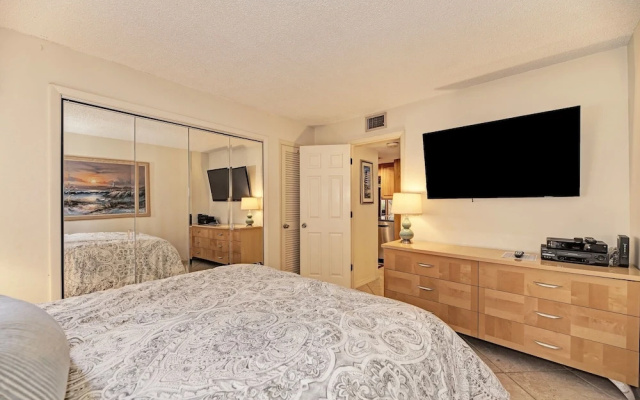 photo 5 of Midnight Cove Ii 810f - Roomy Bayside By Lagoon 2 Bedroom Condo