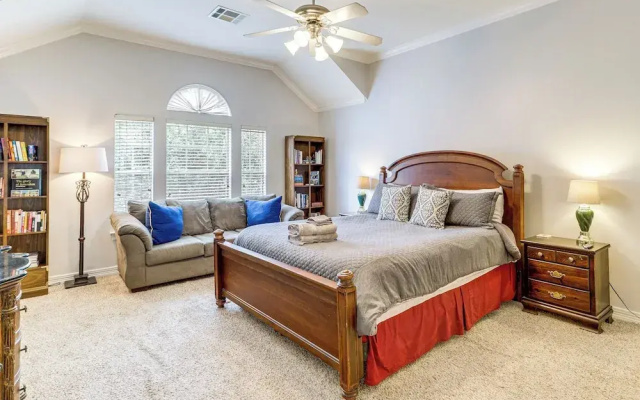 photo 4 of Midtown Houston Abode: 8 Blocks to Downtown!