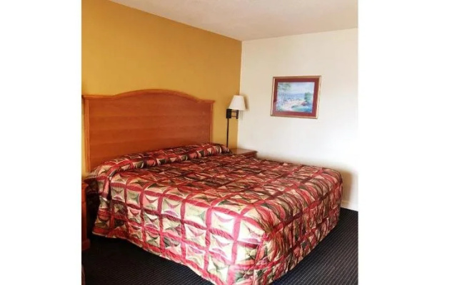 photo 2 of Midtown Inn