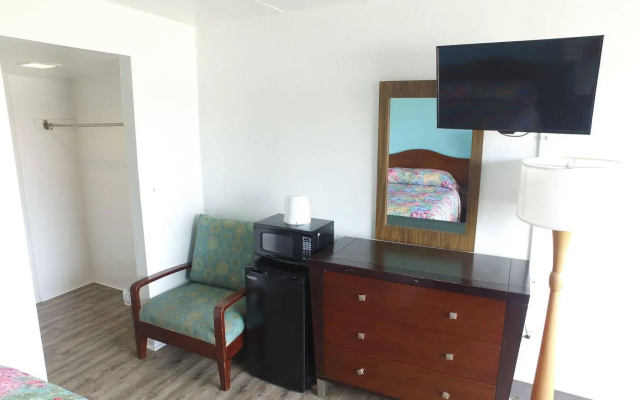 photo 4 of Midtown Inn