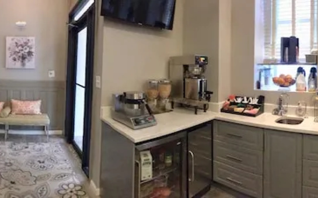 photo 2 of Midtown Suites