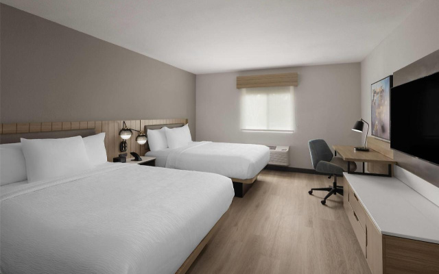 photo 5 of La Quinta Inn & Suites by Wyndham Greenville Woodruff Rd.