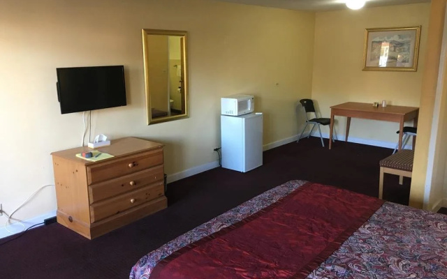 photo 5 of Midway Inn & Suites