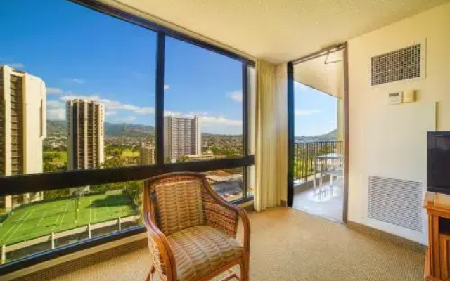 photo 4 of Midway Realty at Waikiki Sunset 16th Floor