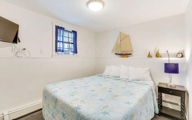 photo 3 of Milford Vacation Rental 1 Block to Beach
