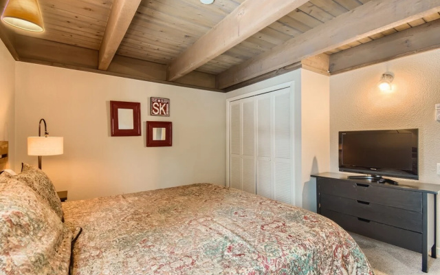 photo 5 of Spacious Mill Run 3 Townhouse Close to City Attractions by RedAwning