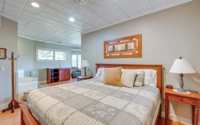 photo 4 of 'holmes With a View' Studio: Millersburg Retreat!