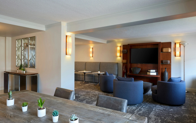 photo 2 of DoubleTree by Hilton Minneapolis Airport, MN