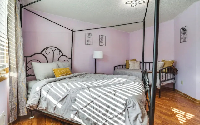 photo 4 of Minneapolis Family Home < 6 Mi to Boom Island Park