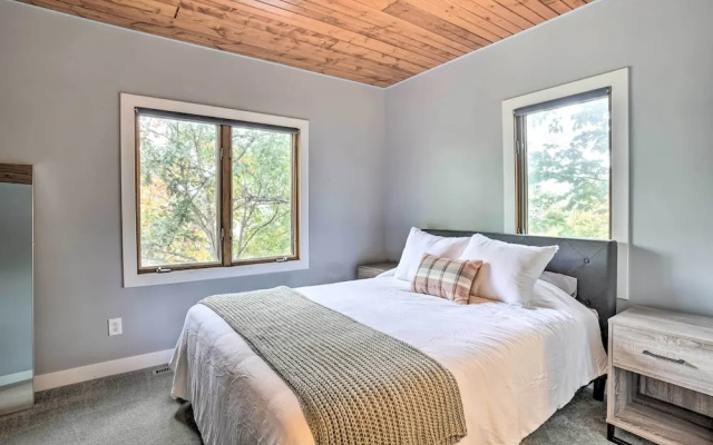 photo 4 of Minneapolis Townhome w/ Loft < 3 Mi to Dtwn!