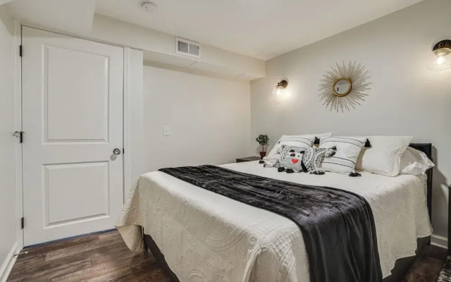 photo 4 of Chic Minneapolis Apt - 6 Blocks to Lake Nokomis!