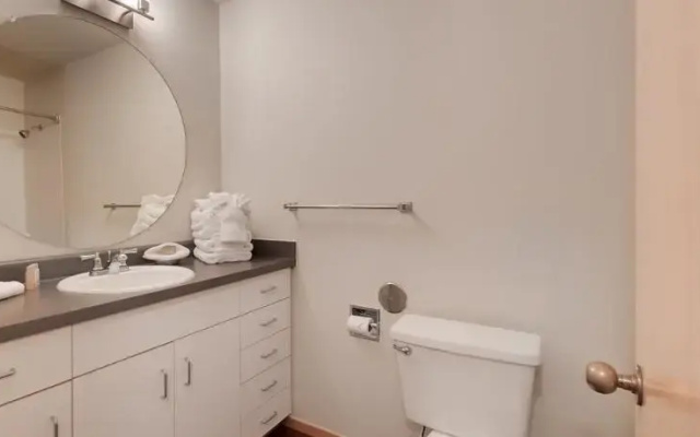 photo 4 of Montgomery Street Apartment by Stay Alfred