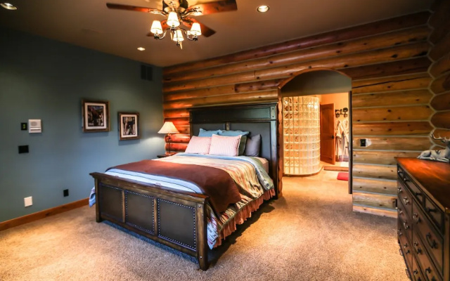 photo 3 of Miracle Lodge - Four Bedroom Cabin with Hot Tub