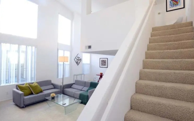 photo 2 of The Preston Miracle Mile Apartments
