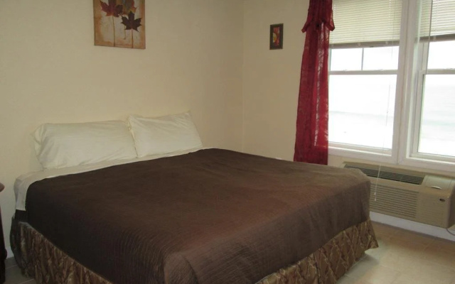 photo 3 of Misquamicut Beach Front Inn