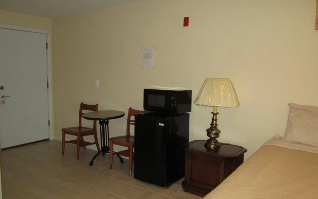 photo 4 of Misquamicut Beach Front Inn